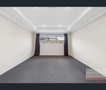 High-Spec Spacious Family Living in a Fantastic Bassendean Location - Photo 3