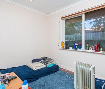 Spacious 3-Bedroom Home in Prime Kelmscott Location! - Photo 6