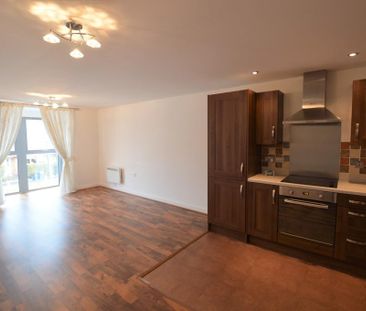 2 bedroom apartment to rent - Photo 4