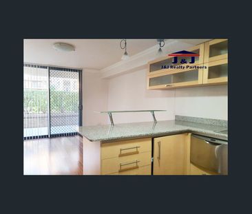 Spacious townhouse Style 3bed A.P.T for rent - Photo 5