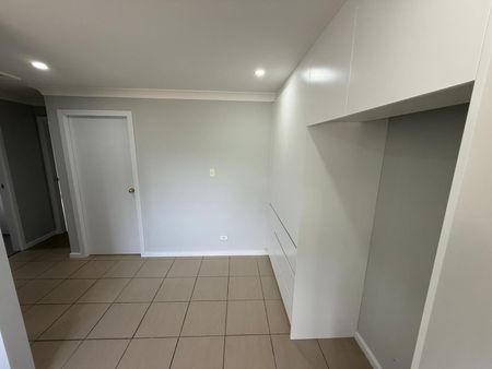 Renovated 4 bedroom home - Photo 4