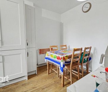 3 bedroom link detached house to rent - Photo 3
