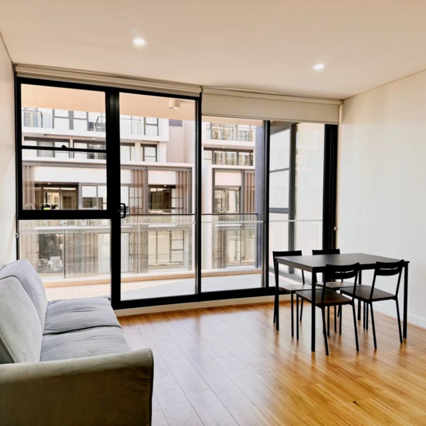 8 Kingsborough Wy, Sydney - Photo 1