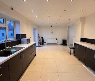 4 bedroom terraced house to rent - Photo 6