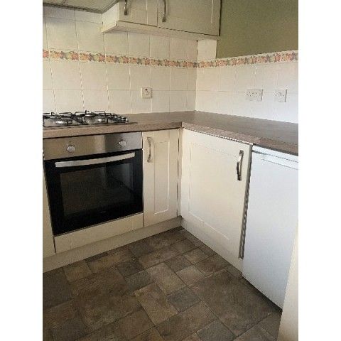 2 bed Town House, - Photo 1