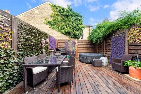 Room in a Shared House, With Garden And Jacuzzi, SW18 - Photo 2