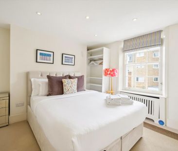 A beautifully presented period Chelsea townhouse with a private gar... - Photo 5