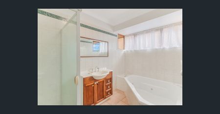 Neat & Tidy Two Bedroom Duplex with Airconditioning - Photo 5