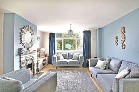 Rydes Hill Road, Guildford, Surrey, GU2 - Photo 3