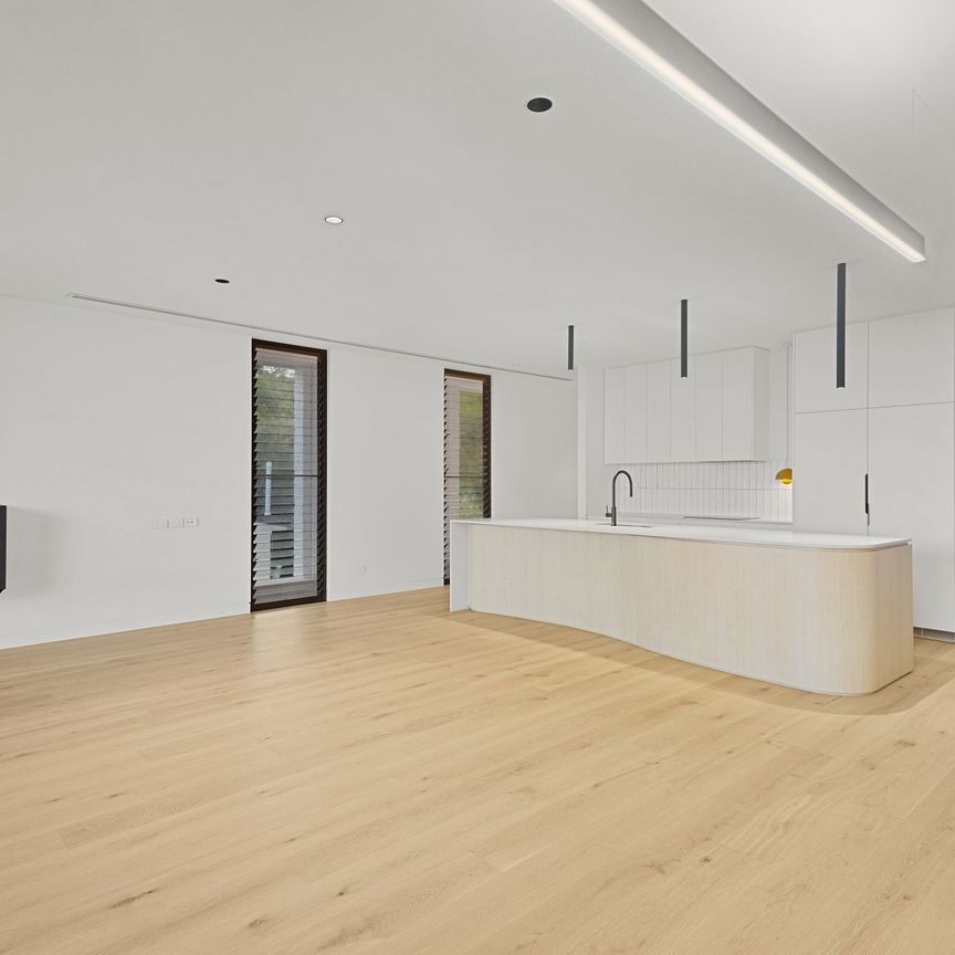 Luxury Residence with Ocean Views &vert; &dollar;1&comma;800 P&sol;W - Photo 1