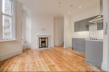 1 Bed Flat, High Street, SO14 - Photo 4