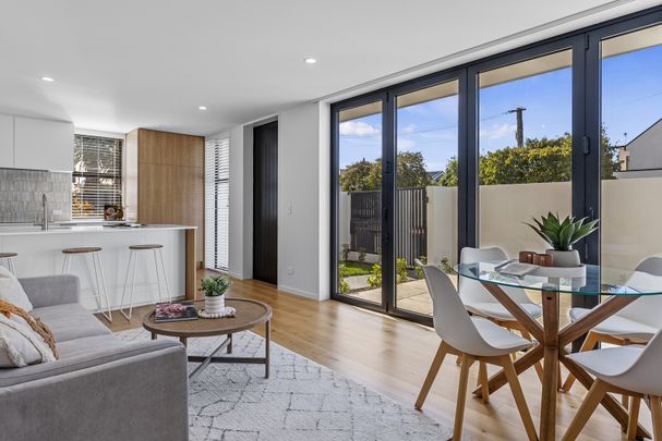 As New Executive 3-Bedroom Townhouse in Merivale - Photo 1