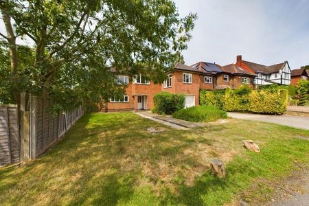 4 bedroom detached house to rent - Photo 3
