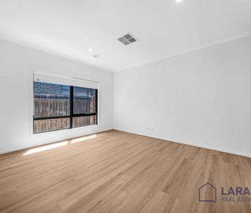 Brand-New 4-Bedroom Home in Prime Armstrong Creek Location! - Photo 2