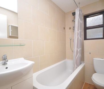 3 bedroom semi-detached house to rent - Photo 6