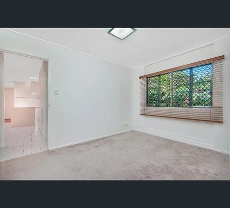 2/363 Severin Street, Parramatta Park, Qld 4870 - Photo 3