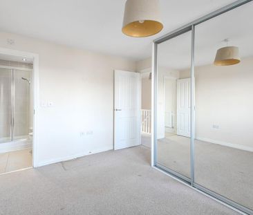 4 bedroom link detached house to rent - Photo 2