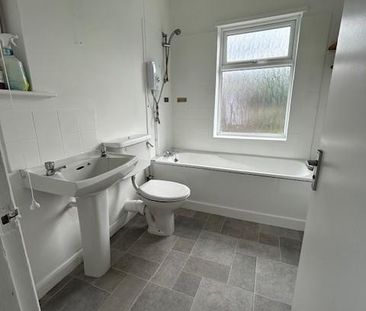 Ground floor flat to rent - Photo 2