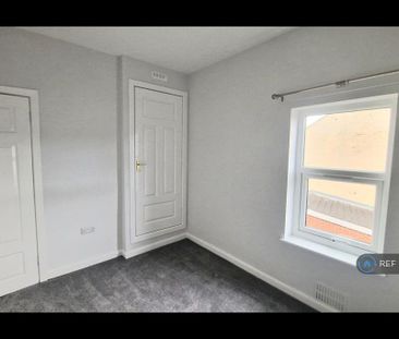 2 bedroom end of terrace house to rent - Photo 4