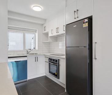 Make yourself at Home – 4045 Great North Road - Photo 6