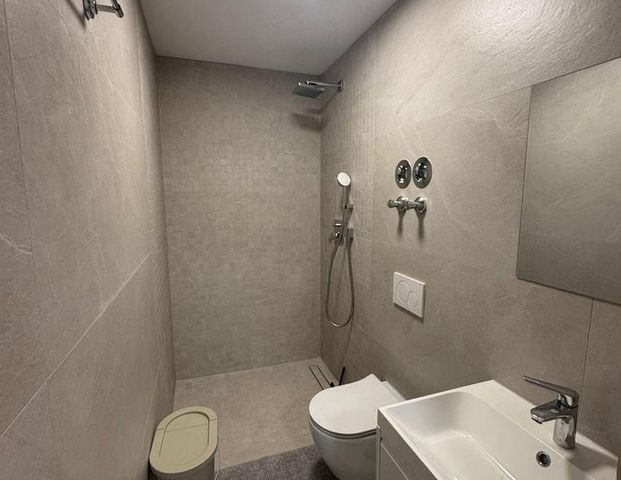 Erstbezug: Vollmöbeliertes modernes Apartment in ruhiger Lage - Foto 1