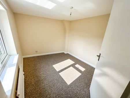 4 bedroom House To Let - Photo 4