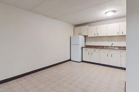 1 Bedroom - Photo 3