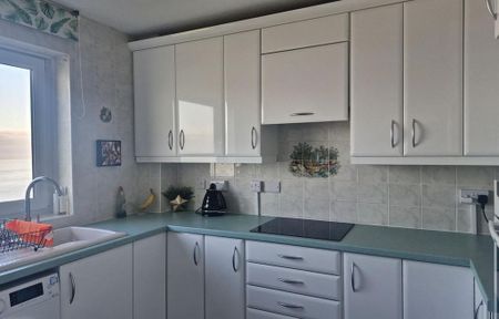 2 bedroom flat to rent - Photo 3