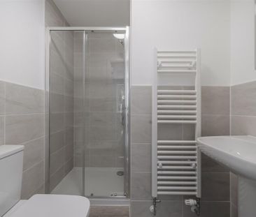 3 bedroom semi-detached house to rent - Photo 6