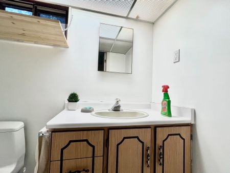 For Lease - 6 Fairhill Crescent, Toronto, Ontario - Photo 4