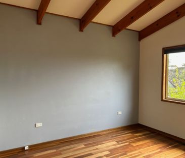 More than meets the Eye - Photo 4