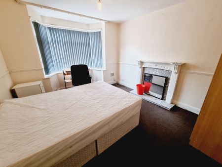 5 Bed Student Accommodation - Photo 5