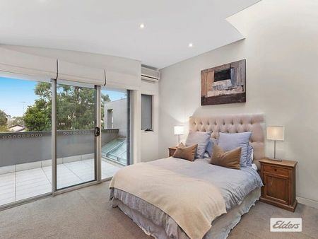 Sunlit Three Bedroom Townhouse in Rose Bay - Photo 4