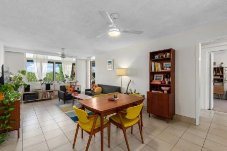 Light-Filled Two-Bedroom Apartment in Sought-After New Farm - Photo 2