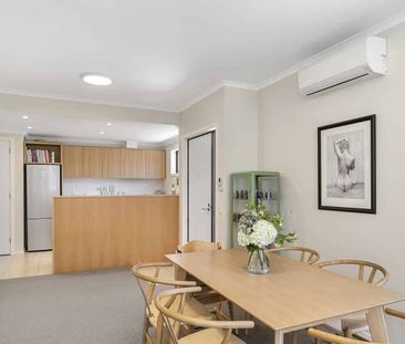 SUNNY TOWNHOUSE IN MIRAMAR! - Photo 2