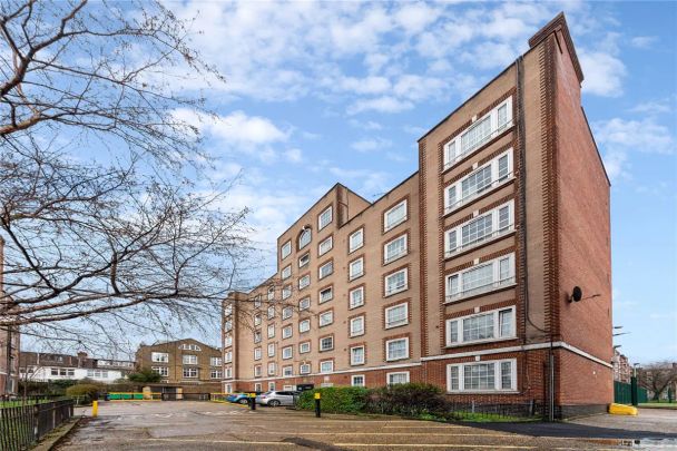 3 bedroom flat in Kentish Town - Photo 1