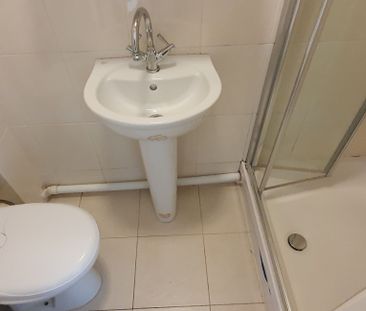 Flat 3, 1 West Luton Place, Adamsdown, Cardiff, CF24 0EW - Photo 6