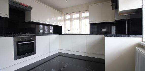 Riverview Gardens, Twickenham - Photo 2