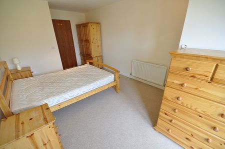 2 Bed Flat, Iliffe Close, RG1 - Photo 3