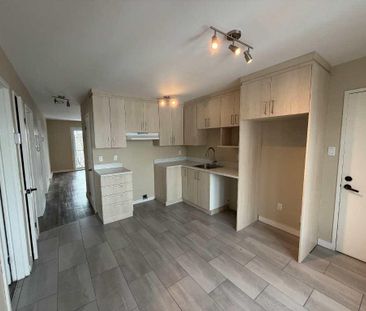 TRÈS BEAU 4 1/2 - LIBRE IMMÉDIATEMENT - RÉNOVÉ - Photo 1