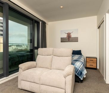 Newly Renovated Connaught Apartment - Photo 2