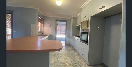 1 Flintoff Court, Mill Park VIC 3082 - Photo 4