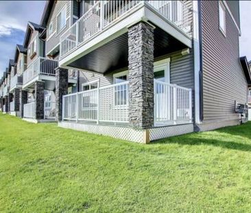 TOWNHOUSE IN NOLAN HILL WITH A HEATED DOUBLE-CAR GARAGE! - Photo 2