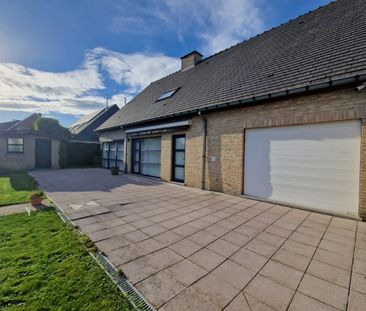 Prachtige villa met 4 slaapkamers, grote tuin en dubbele garage. - Photo 1