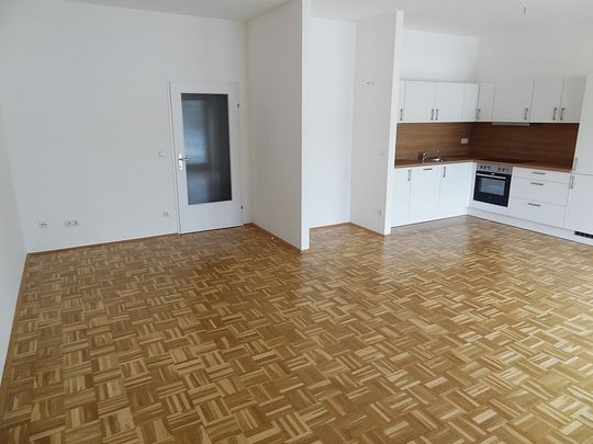 Gemütliche und geräumige Mietwohnung mit neuer Küche und großem Wohn- Esszimmer …! - Photo 1