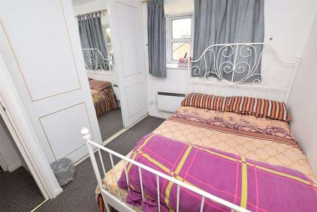 Webbscroft Road, Dagenham, Essex, RM10 - Photo 4