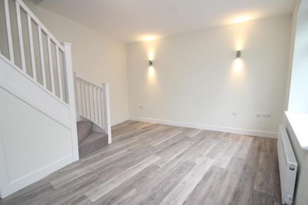 2 bedroom end of terrace house to rent - Photo 2