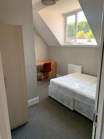 Convenient House Share near Preston Room 1 - Photo 2