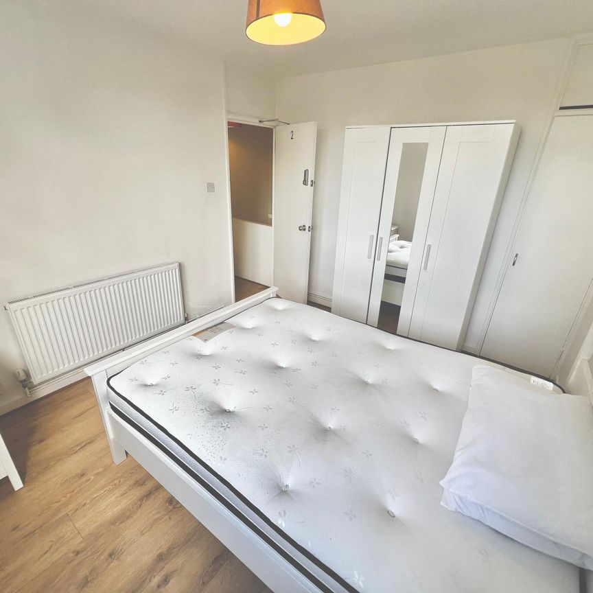 Saint James's Crescent - Photo 1