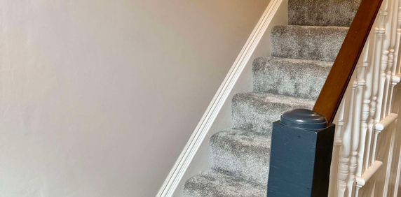 Beautiful Modern Spacious Home close to Train Station Room 6 - Photo 2